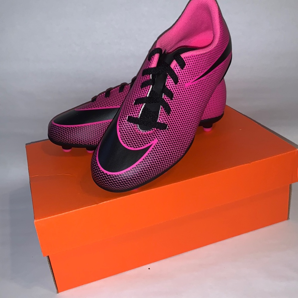 NIKE girls cleats